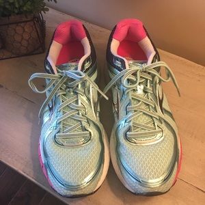 Brooks GTS 16 Adenaline Running Shoe